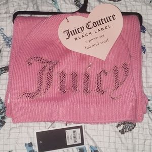 Juicy Couture
BLACK LABEL
Beanie & Scarf Set